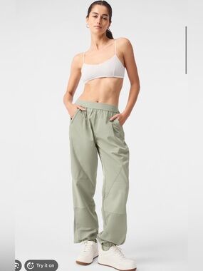 NWT Alo Mixed Media Reinvention Jogger